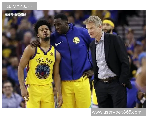 浓眉缺席九场比赛坐板凳身穿NFL球衣观战绿湾包装工比赛